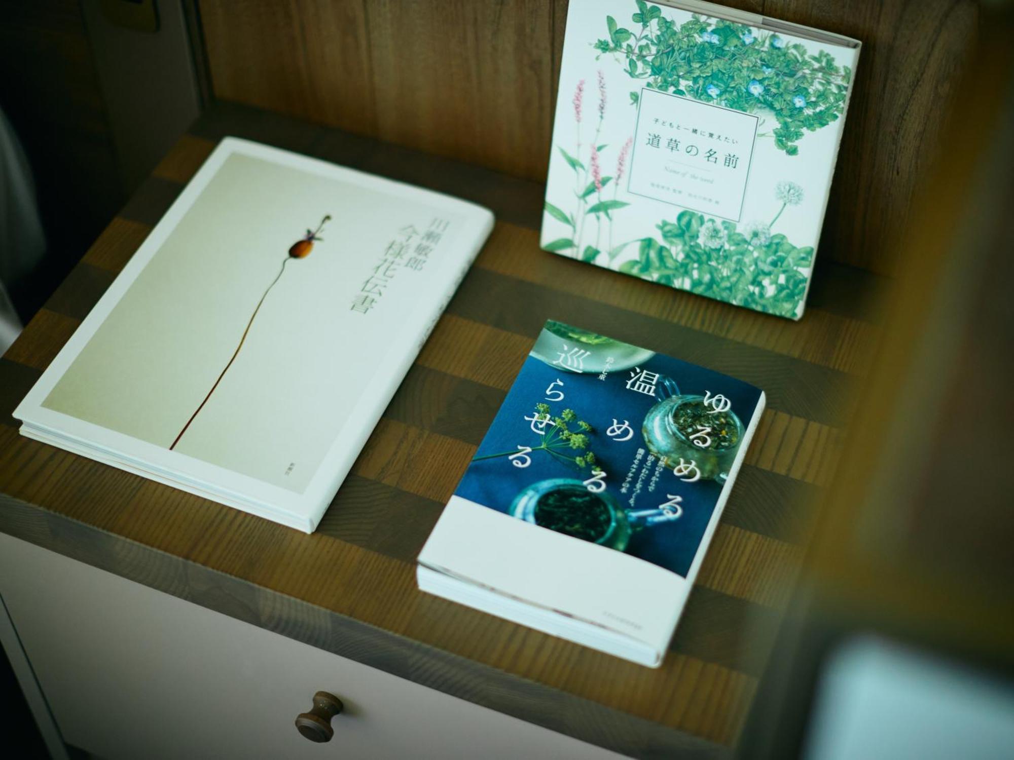 Good Nature Hotel Kyoto Kamer foto A collection of books on Chinese medicine